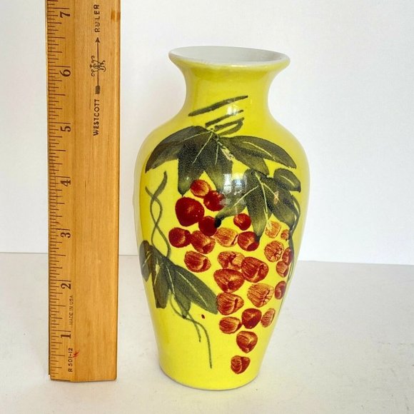 Vintage MCM Berry or Grape Cluster Yellow Mid Century Modern Vase 6" Tall - Picture 8 of 8